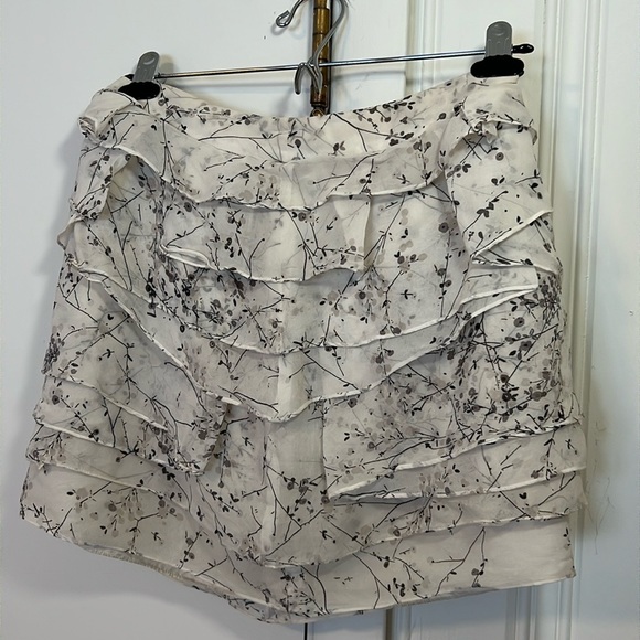 Club Monaco Mini Skirt - Picture 3 of 4